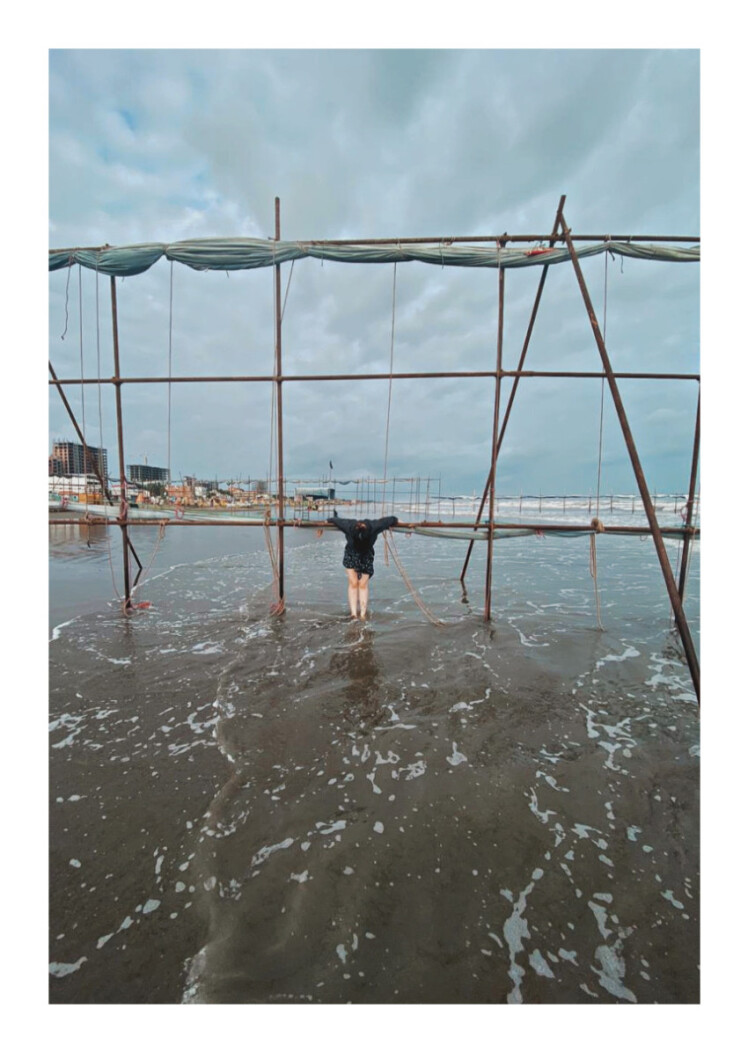 پروانه‌ ی آب‌ های ساکن.