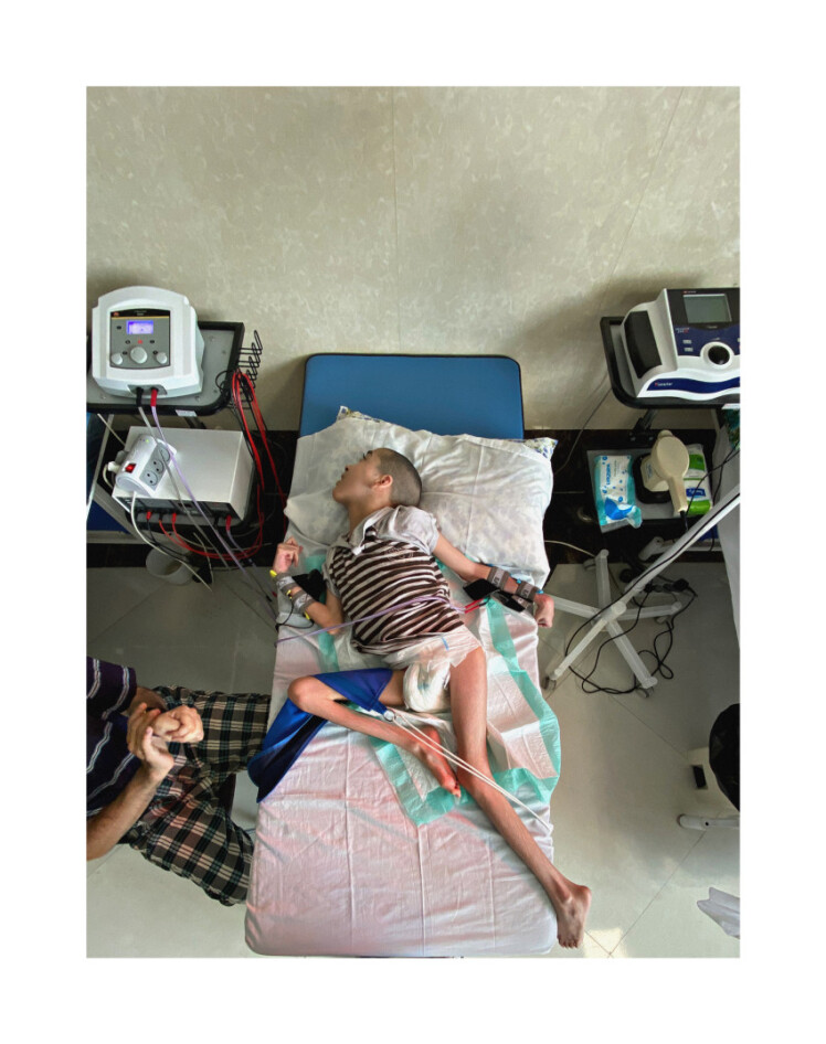 از برگی که می خاست تا لحظه هایی پس از پایان بماند * .